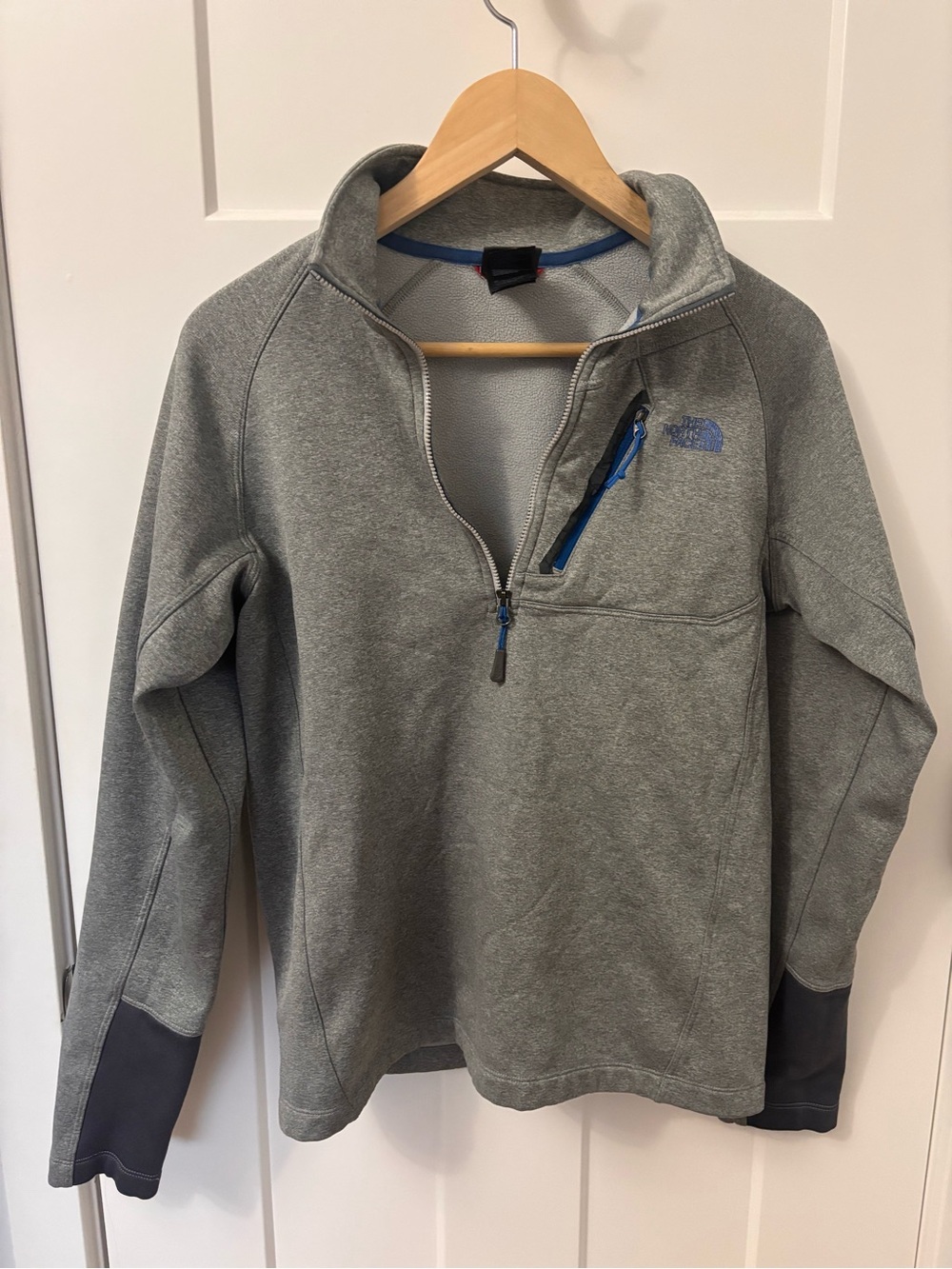 The North Face Men’s Light Gray Quarter-Zip Pullover with Blue Accents